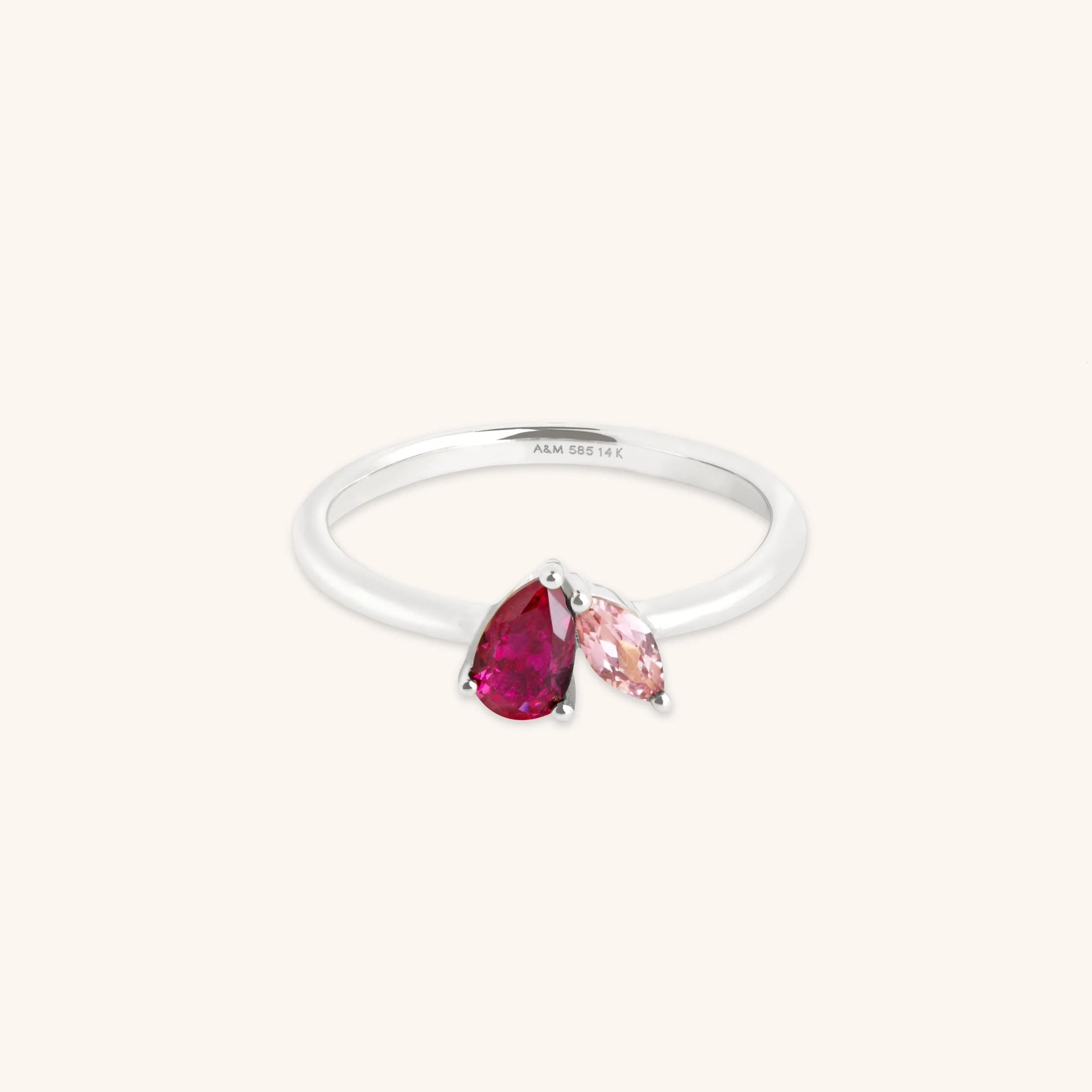 Astrid et Miyu Milestone Ring in Solid White Gold