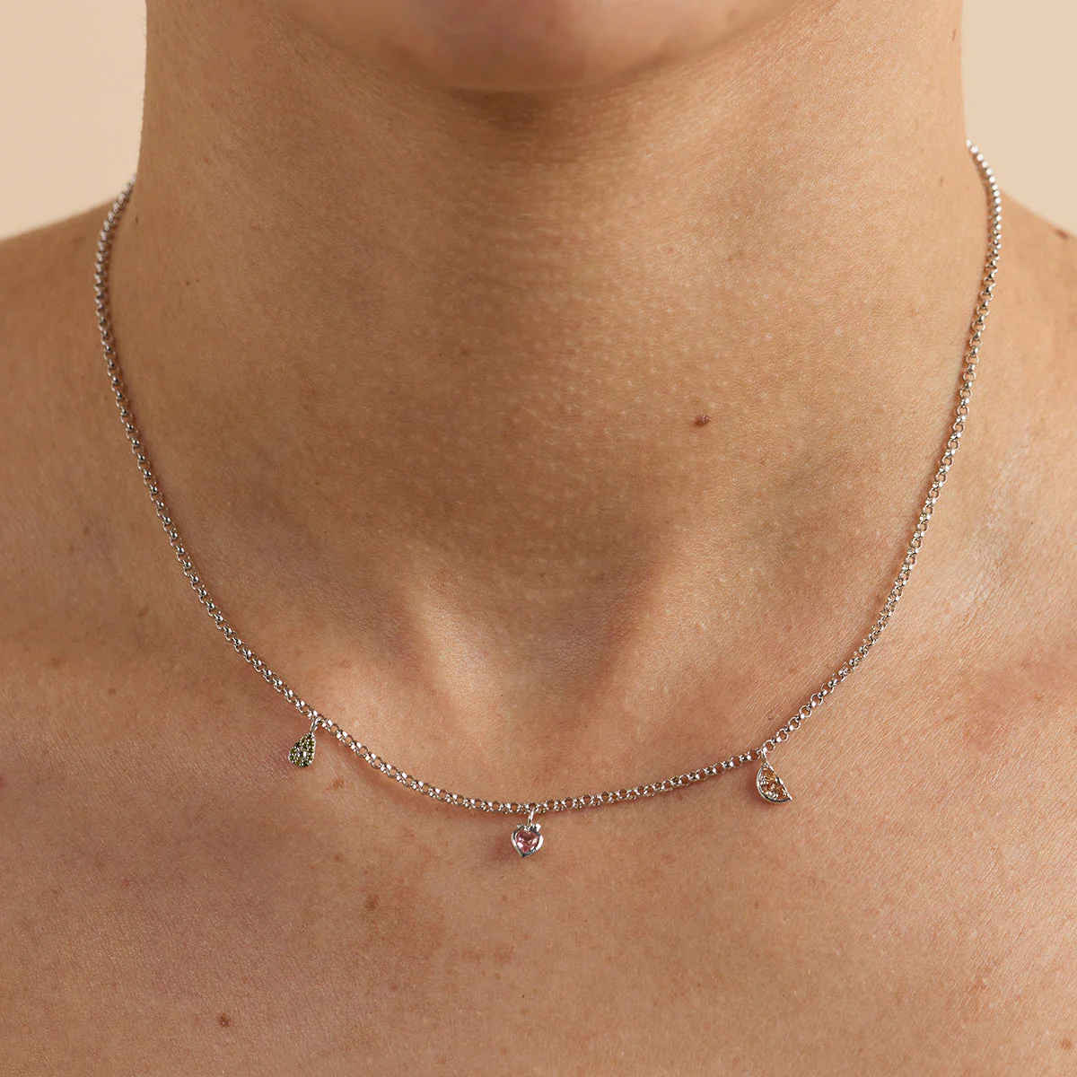 Avocado Charm 9k White Gold - Image 2