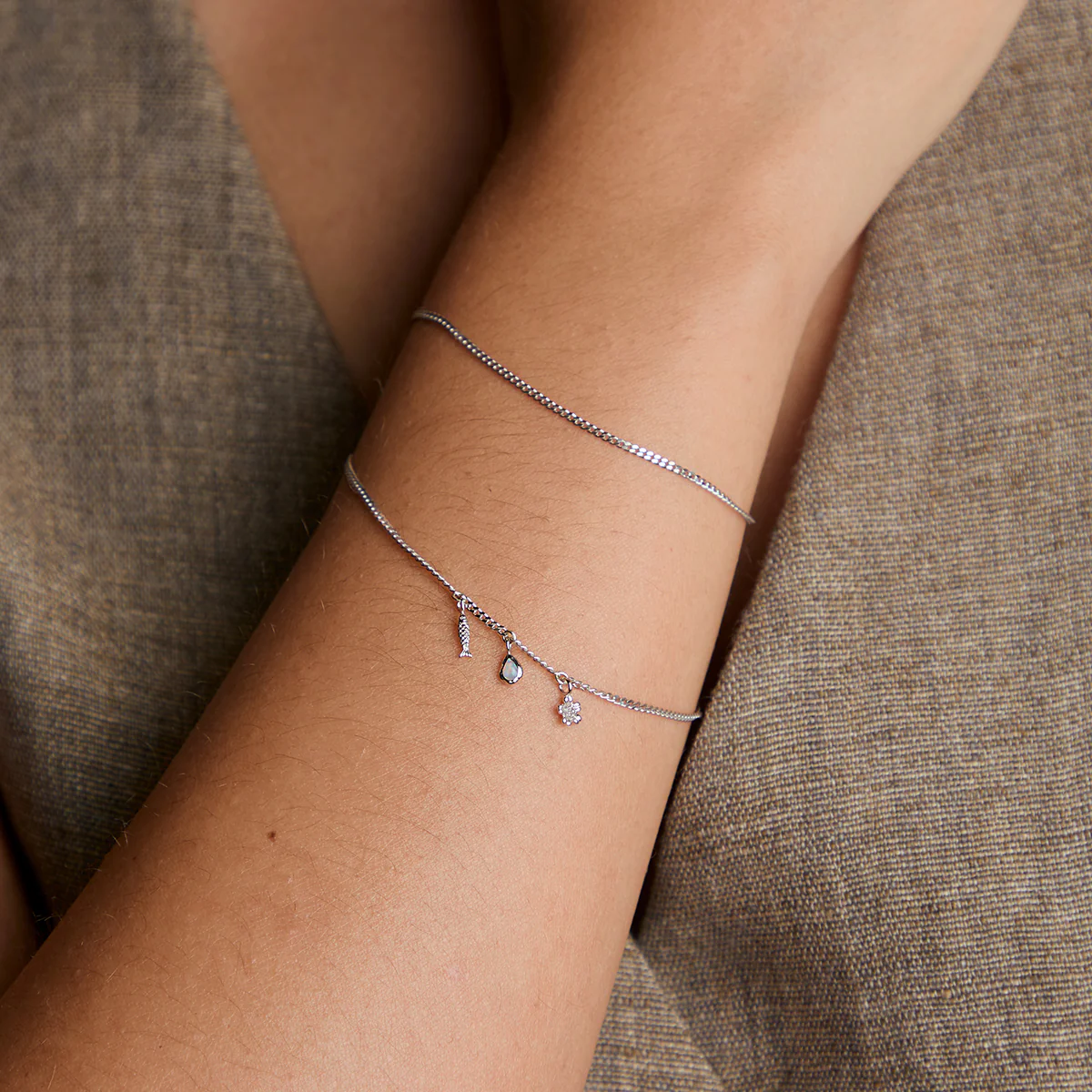 Bold Miyu Story Chain Bracelet in Solid White Gold - Image 3