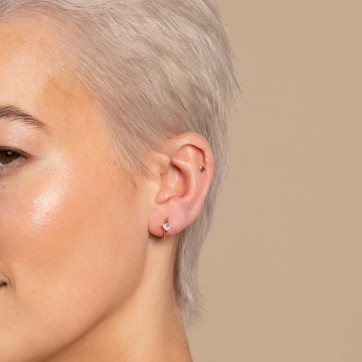 Heart Gem Piercing Hoop in Solid Gold - Image 2