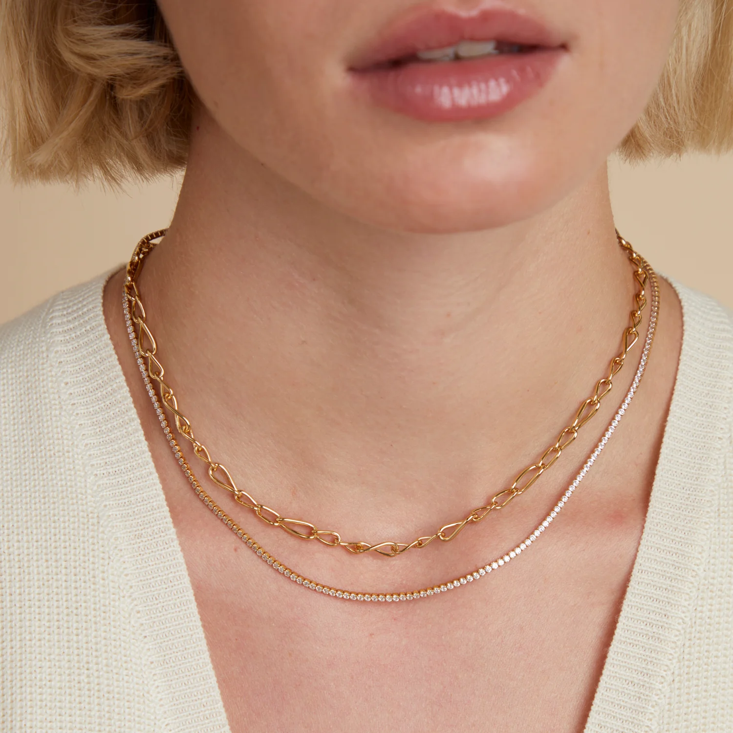 Infinite Slim Chain Necklace in Gold - Image 4