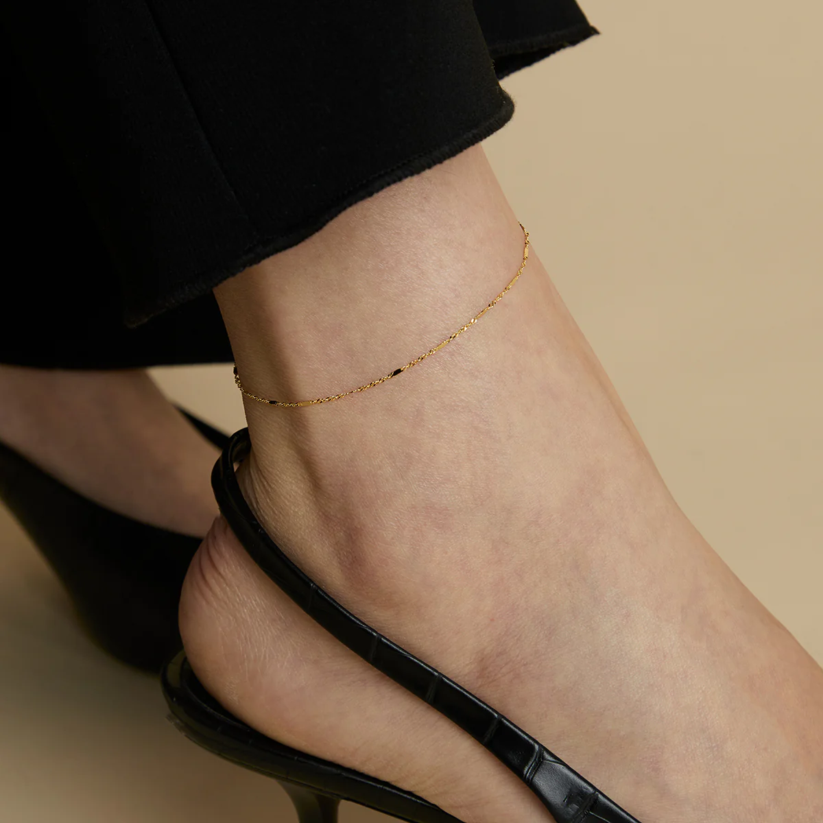 Astrid Chain Anklet in Solid Gold - Image 4