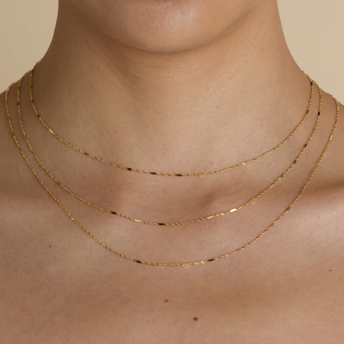 Astrid Chain Necklace in Solid Gold - Image 3